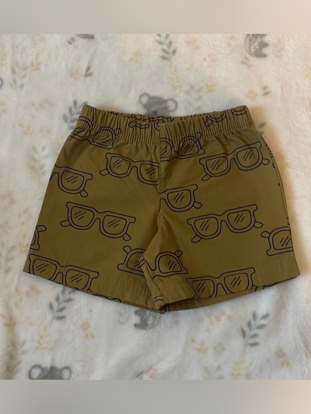 Boys 9m sunglasses khaki elastic waistband shorts. Carters. Very good condition.